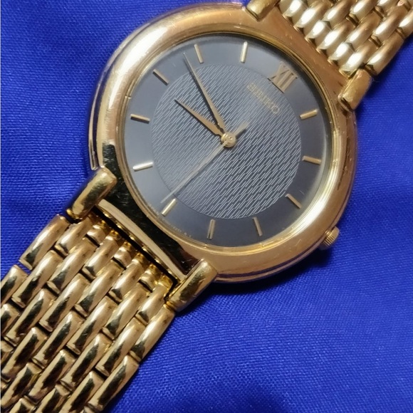 Seiko vintage Classic Gold Tone Men's Watch V791-1761 - Picture 6 of 8